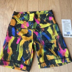 Lululemon Wunder Train High-Rise Short 6”
Undertone Black Multi